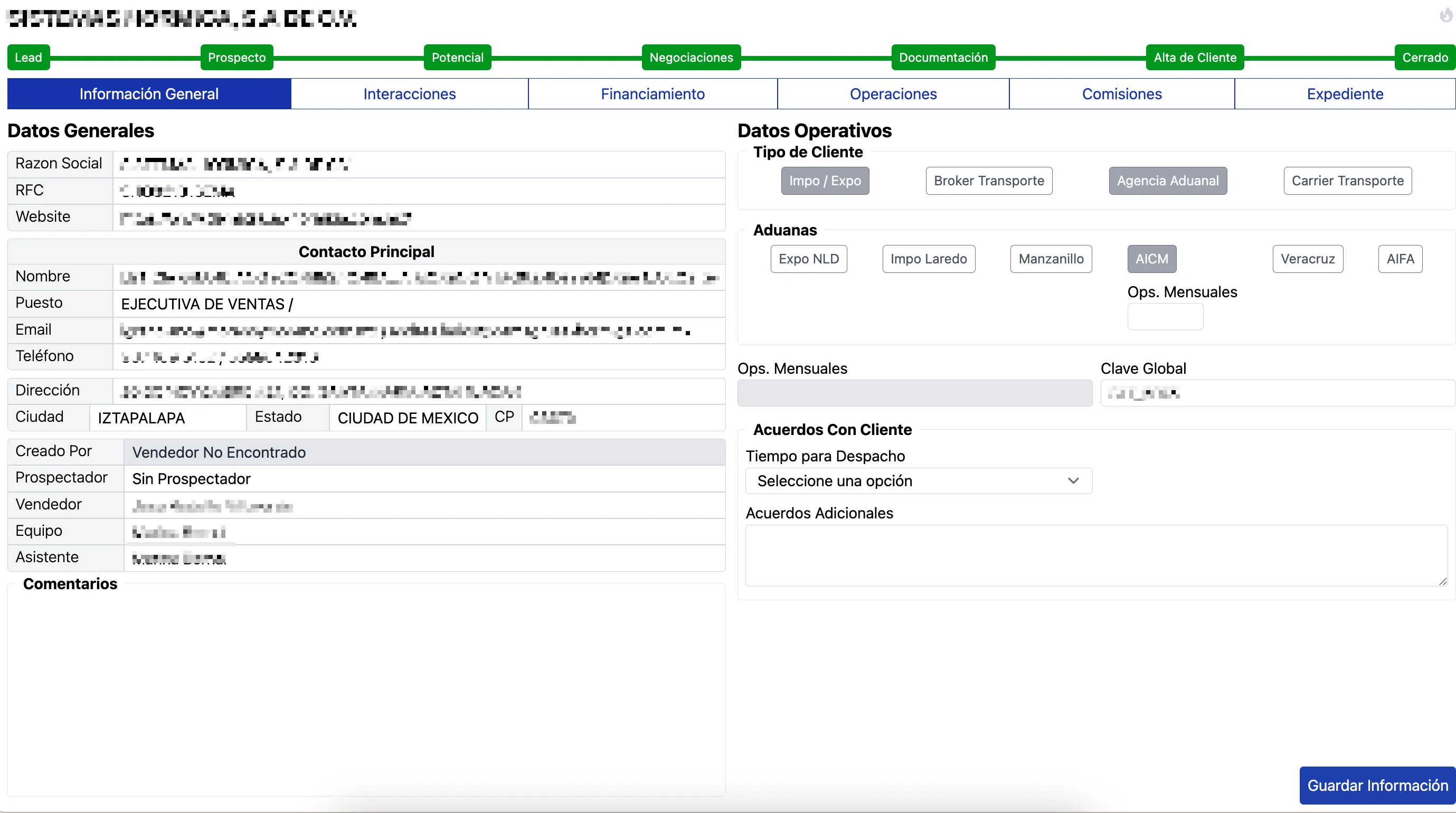 Ficha de cliente en Convert, con el pipeline de prospección y los datos difuminados.